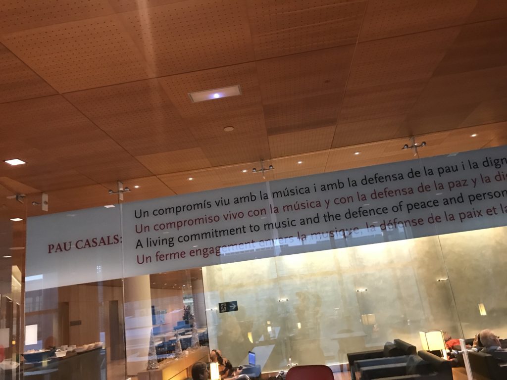 The lounge dedicated to Pau Casals: “Un compromis viu amb la musica i amb la defensa de la pau”.